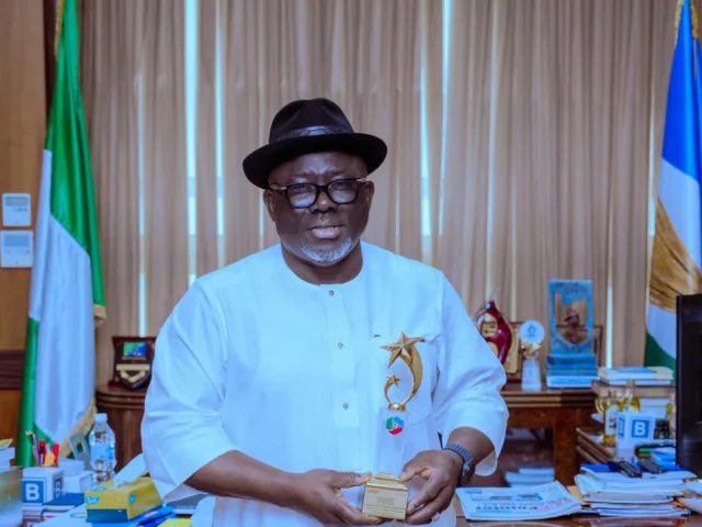 DELTA DEBATE CHAMPIONS GET ₦20M EACH FROM GOVERNOR OBOREVWORI